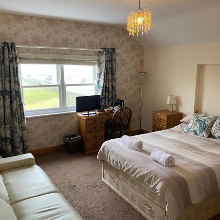The Duke Of Edinburgh Inn Newgale ภายนอก รูปภาพ